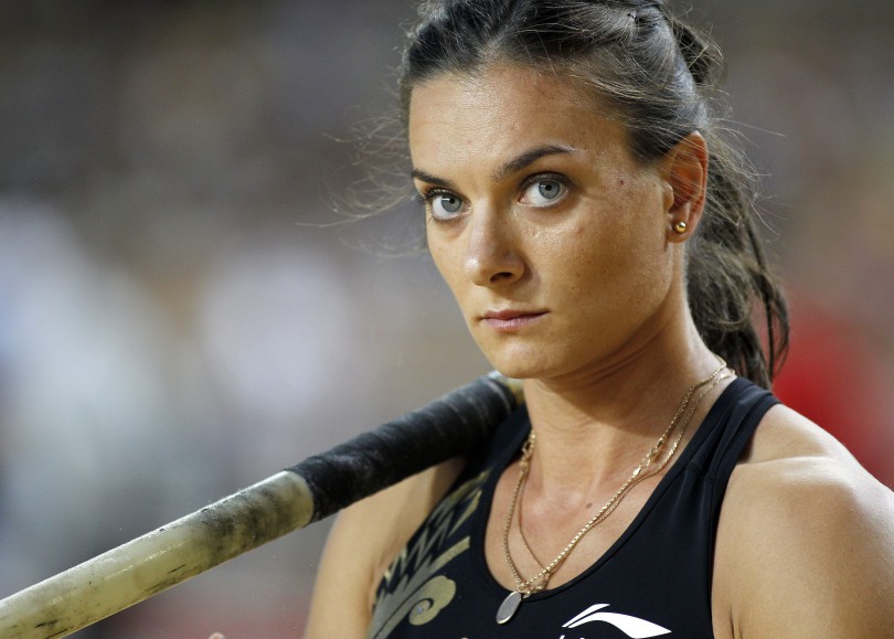 epa03312879 Yelena Isinbayeva from Russia competes in the women's Pole Vault event during the IAAF Herculis meeting at the Louis II stadium in Monaco, 20 July 2012.  EPA/SEBASTIEN NOGIER